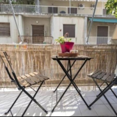 אתונה Lovely Two Bedroom Apt In Ampelokipoi מראה חיצוני תמונה