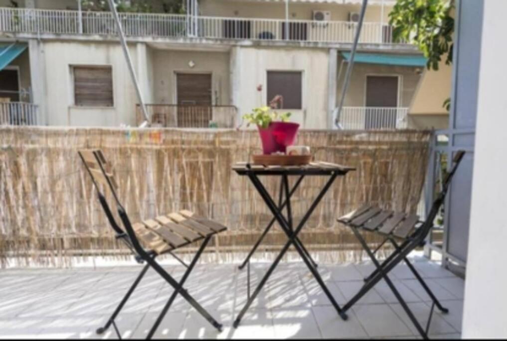 אתונה Lovely Two Bedroom Apt In Ampelokipoi מראה חיצוני תמונה